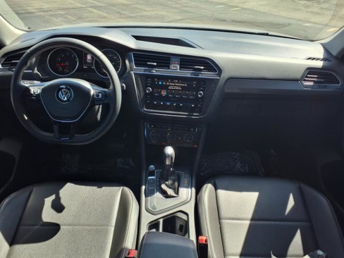 Used 2021 Volkswagen Tiguan SE image 9