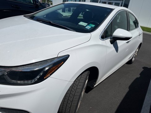 Used 2017 Chevrolet Cruze Premier image 2