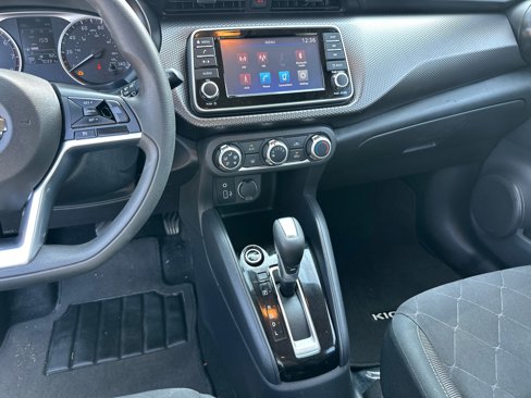 Certified 2020 Nissan Kicks S image 28