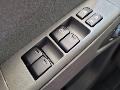 Used 2018 Nissan Frontier SV image 27