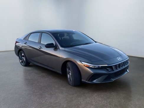 New 2025 Hyundai Elantra Sport image 3