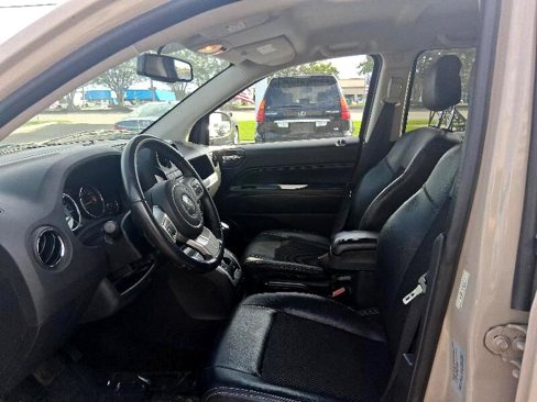 Used 2016 Jeep Compass Latitude image 19