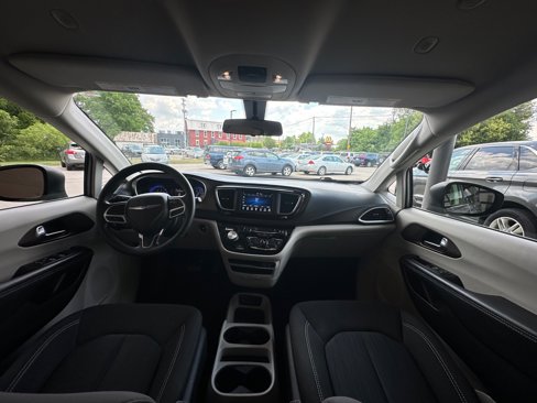 Used 2020 Chrysler Voyager LX image 20