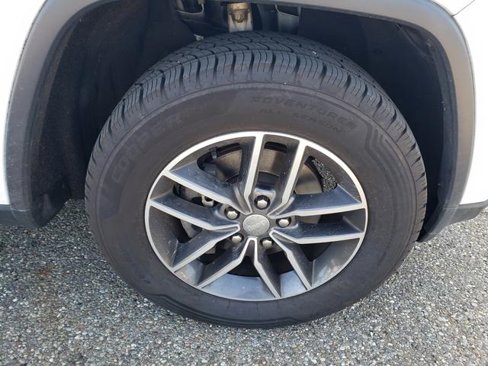 Used 2018 Jeep Grand Cherokee Limited image 28