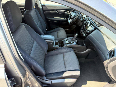 Used 2017 Nissan Rogue SV image 16