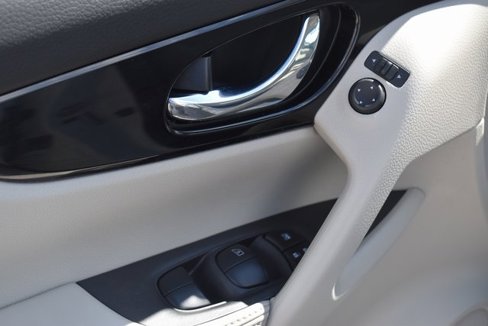 Used 2021 Nissan Rogue Sport SV image 12