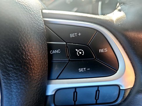 Used 2018 Jeep Compass Latitude w/ Cold Weather Group image 23