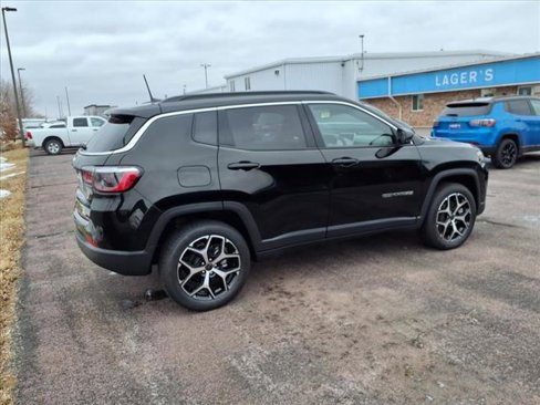 New 2025 Jeep Compass Limited image 3