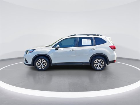 Used 2022 Subaru Forester Premium image 8
