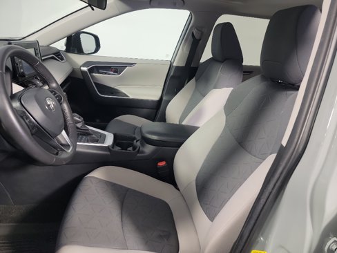 Used 2021 Toyota RAV4 XLE image 18