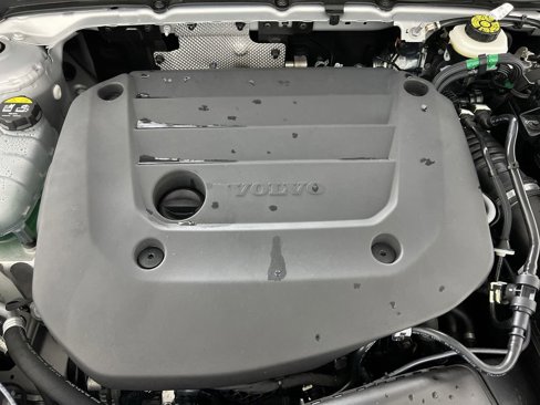 Certified 2025 Volvo XC40 B5 Core image 19