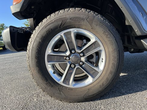 Used 2020 Jeep Wrangler Unlimited Sahara image 12