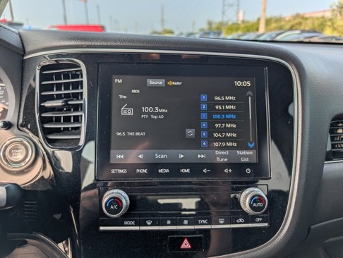 Used 2020 Mitsubishi Outlander AWD image 17