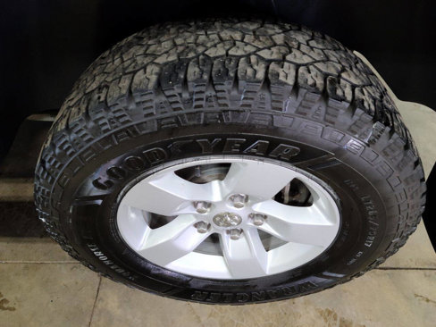 Used 2020 RAM 1500 Classic SLT image 14