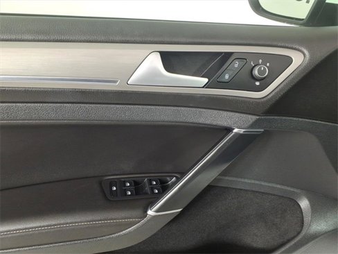 Used 2016 Volkswagen Golf SE image 12