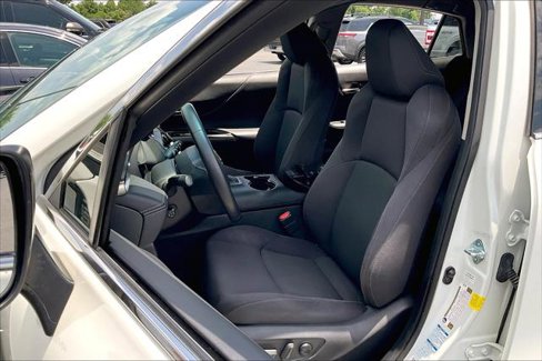 Used 2021 Toyota Venza LE w/ Carpet Mat Package (TMS) image 19