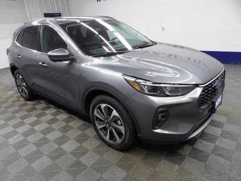 Used 2024 Ford Escape Platinum image 3