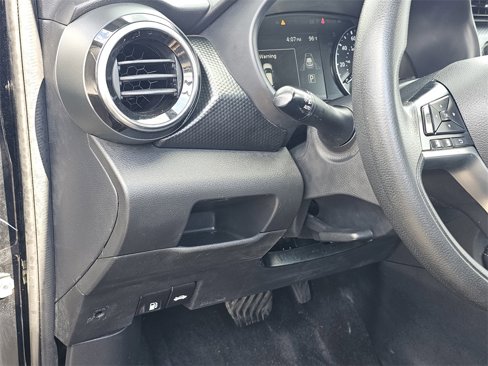 Used 2021 Nissan Kicks SV image 18
