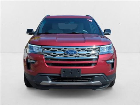 Used 2018 Ford Explorer XLT w/ Equipment Group 201A image 2
