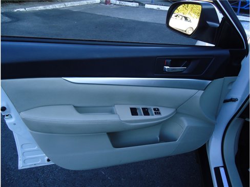 Used 2010 Subaru Outback 2.5i Premium image 10