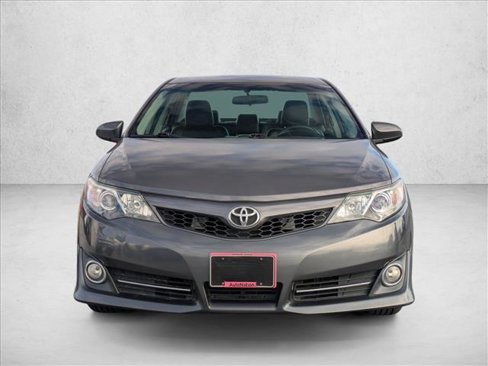 Used 2014 Toyota Camry SE image 2