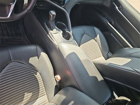 Used 2020 Toyota Camry SE image 22
