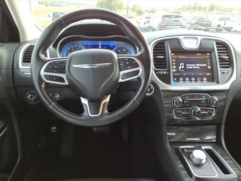 Used 2021 Chrysler 300 Touring L image 8