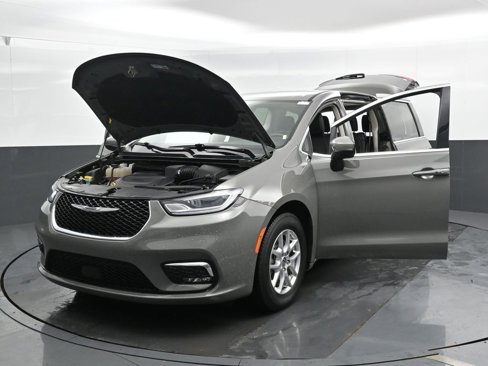 Used 2023 Chrysler Pacifica Touring-L image 54