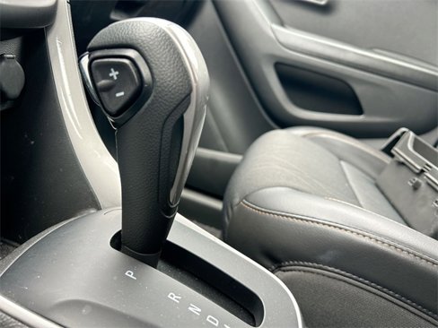 Used 2022 Chevrolet Trax LT w/ LT Convenience Package image 24