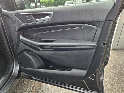 Used 2018 Ford Edge Titanium image 15