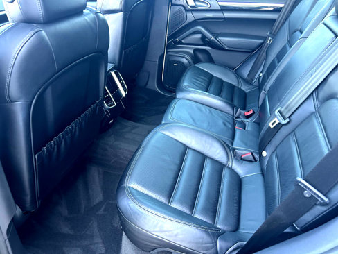 Used 2017 Porsche Cayenne Platinum Edition image 25
