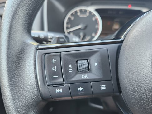 Used 2023 Nissan Rogue SV image 18