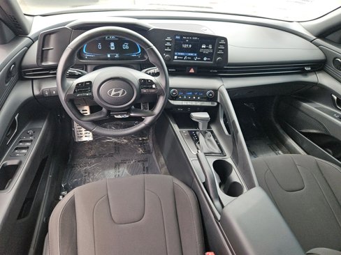 Certified 2025 Hyundai Elantra Sport image 16