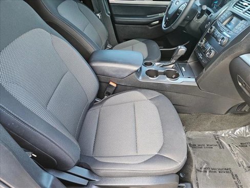 Used 2018 Ford Explorer XLT image 21