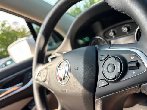 Used 2020 Buick Enclave Essence w/ Sound and Sites Package image 12