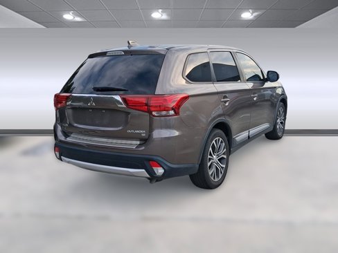 Used 2018 Mitsubishi Outlander SE image 7