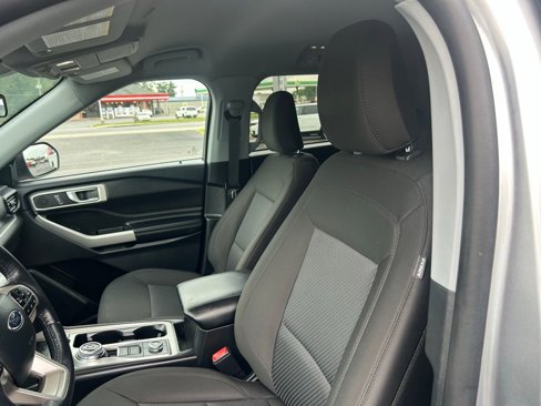 Used 2022 Ford Explorer XLT image 37