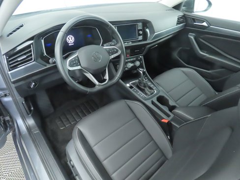 Certified 2024 Volkswagen Jetta SE image 10