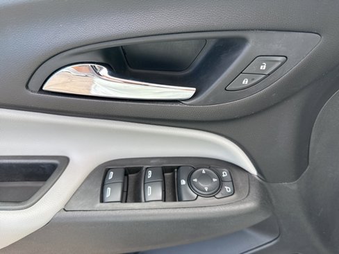 Used 2021 Chevrolet Equinox LS w/ LS Convenience Package image 16