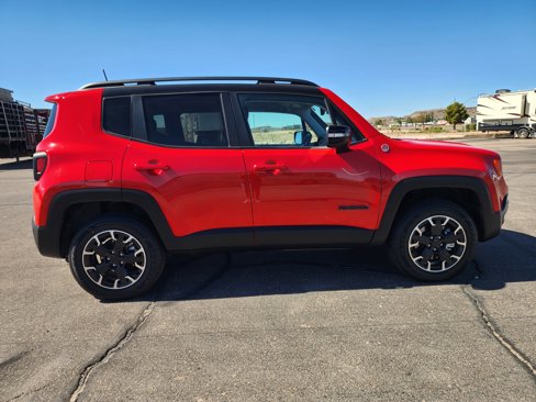 Used 2023 Jeep Renegade Trailhawk image 4