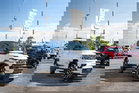 Certified 2024 Jeep Compass Limited image 7