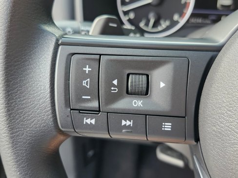 Used 2023 Nissan Rogue S image 25