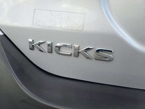 Used 2019 Nissan Kicks SV image 9