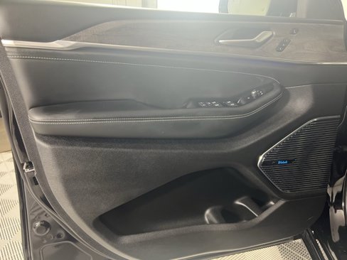 Used 2023 Jeep Grand Cherokee Overland w/ Luxury Tech Group IV image 20