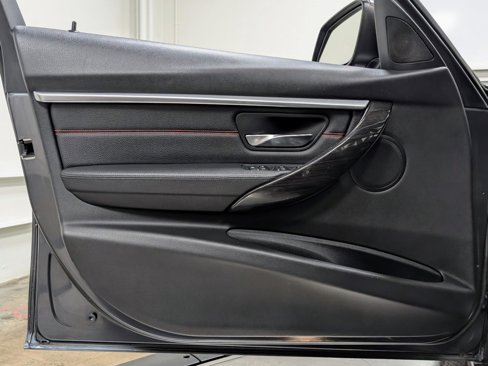Used 2017 BMW 330i xDrive Wagon image 13