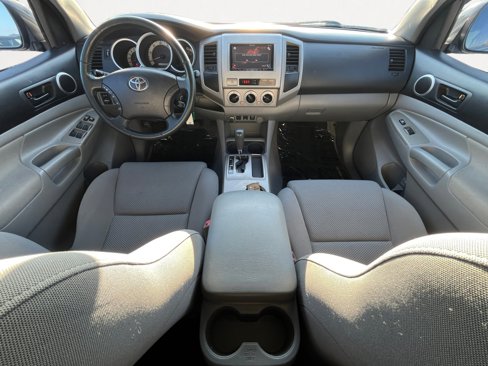 Used 2011 Toyota Tacoma PreRunner image 3
