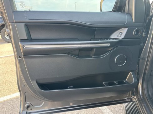 Used 2021 Ford Expedition XLT image 10