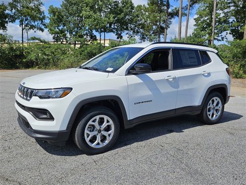 New 2025 Jeep Compass Latitude image 3