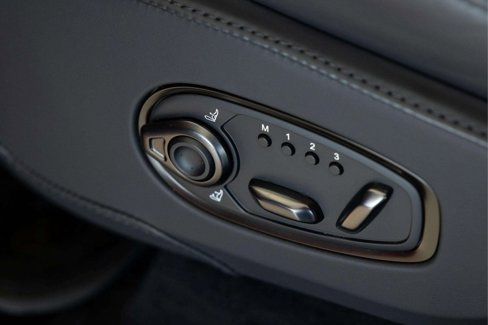 Used 2022 Aston Martin DBX image 24