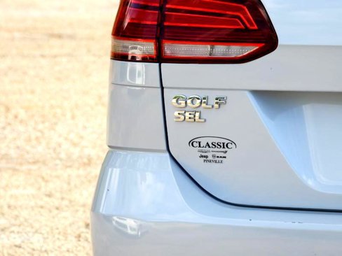 Used 2018 Volkswagen Golf SEL image 6